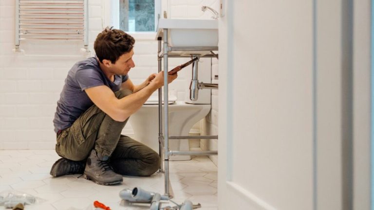 Steps to undertake when finding and repairing plumbing issues in your house